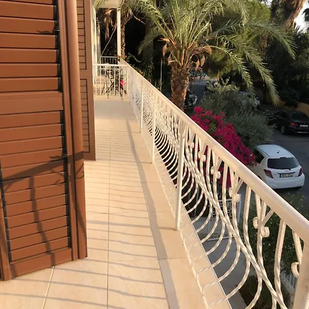 Bougainvillea Apartment